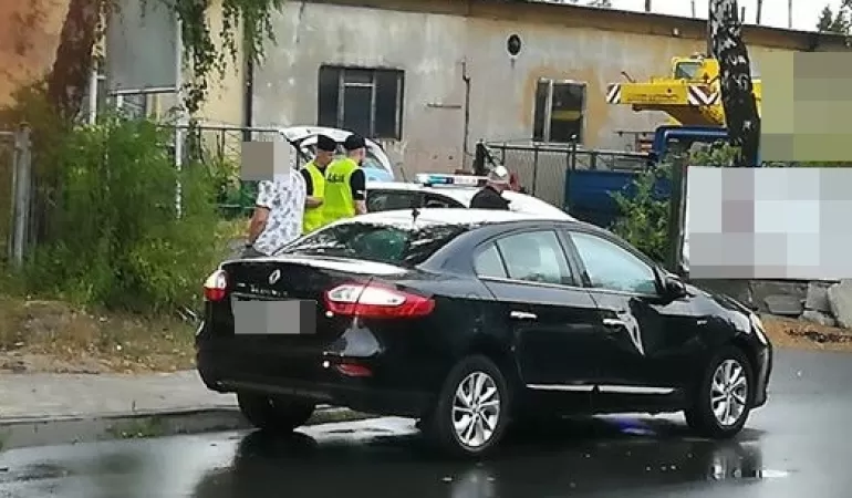 Rowerzysta uderzył w osobówkę na Wałowej
