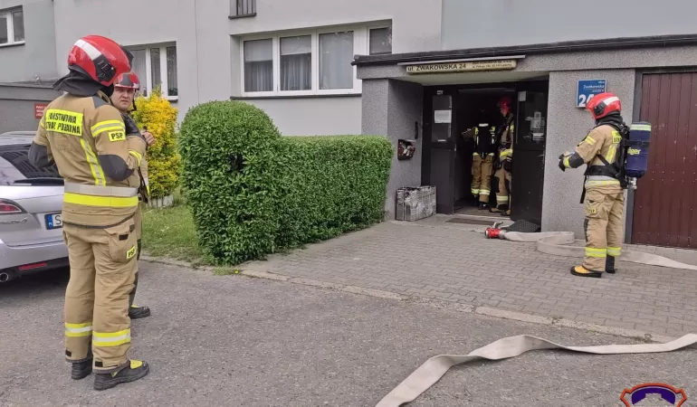 Zadymienie na klatce schodowej w budynku przy ul. Żwakowskiej 24