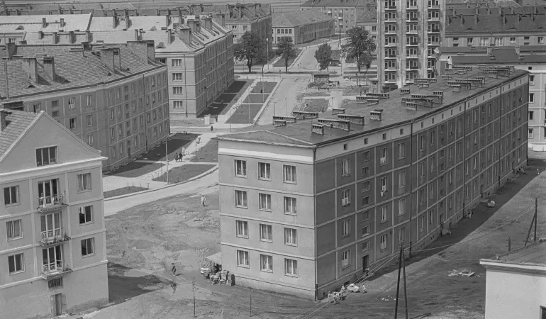 Na zdjęciu: Ulica Cyganerii (ok. 1960), Osiedle C: ul. Cyganerii 3-9
