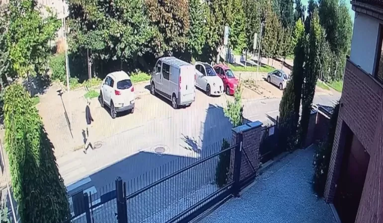 Ten mężczyzna może mieć związek z podpaleniem samochodów
