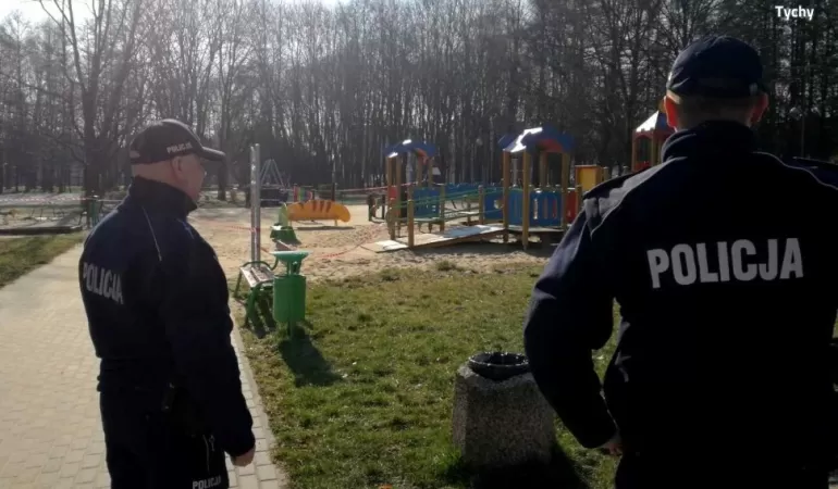 Mundurowi prowadzą także wzmożone kontrole w przestrzeni publicznej