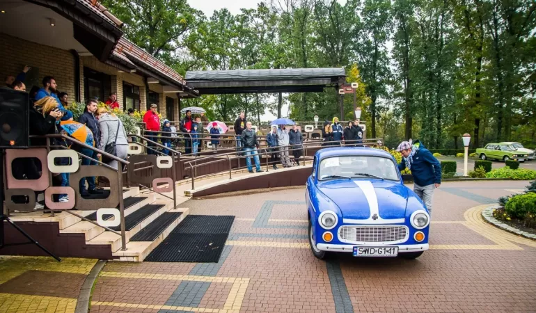 V zlot samochodów z lat 70. i nie tylko w Piasku