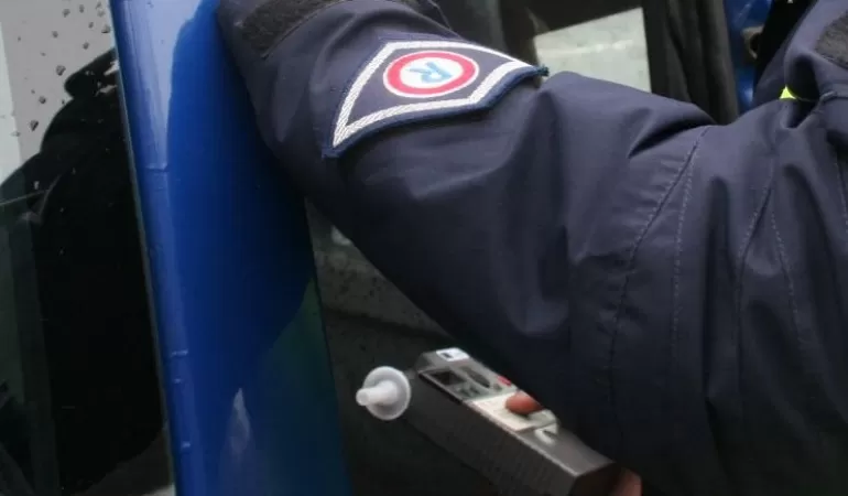 policja, alkomat, alkohol, pijany kierowca