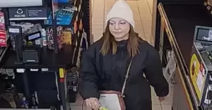 Rozpoznajesz tę kobietę? Może mieć związek z kradzieżą!