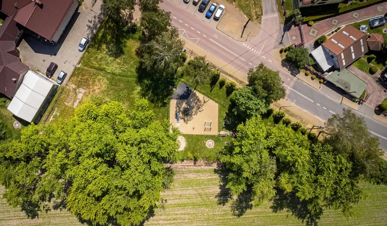 zagospodarowany zostanie teren obok placu zabaw przy ul. Jaroszowickiej 100