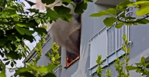 Wybuch i pożar mieszkania przy ul. Einsteina 3. Poszkodowane dwie osoby - 24.05.2025