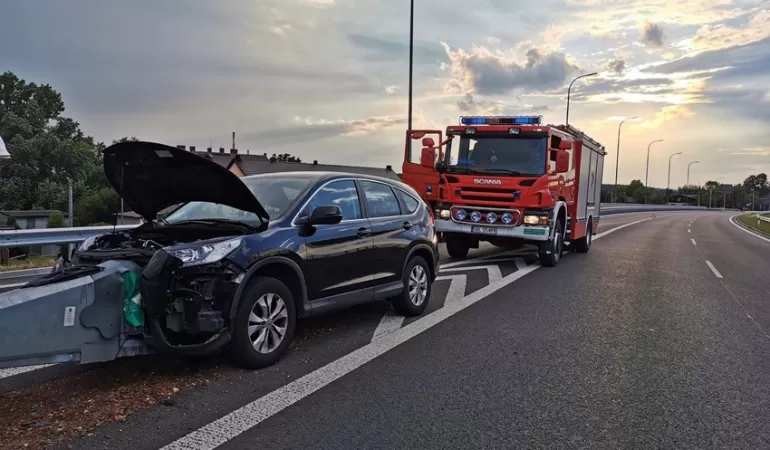 Osobówką uderzył w bariery energochłonne na ul. Turyńskiej