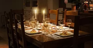 Stół rozkładany okrągły czy prostokątny? Jaki stół do jadalni?
