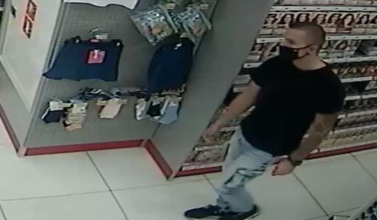 Może mieć związek z kradzieżą perfum