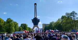Sławomir Mentzen spotkał się z tyszanami na Placu pod Żyrafą -