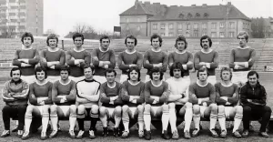 W ostatniej kolejce sezonu 1975/76 tyszanie pokonali na własnym stadionie Pogoń Szczecin 2:1, a bramki zdobyli Jan