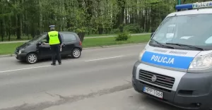 Policjanci sprawdzają trzeźwość kierowców na ulica, ilustracja , policja