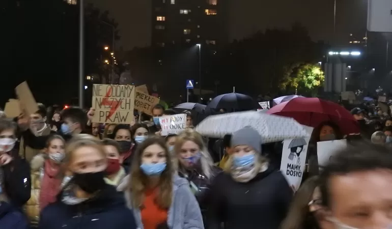 Tyszanki protestują - tłumy na "spacerze" po mieście - 25.10.2020