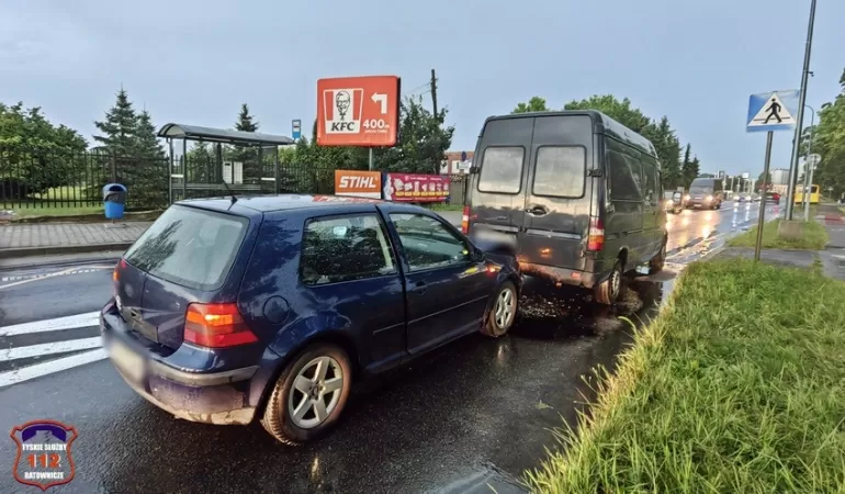 Nie wyhamował przed przejściem dla pieszych. Kolizja na ul. Katowickiej - 24.07.2023