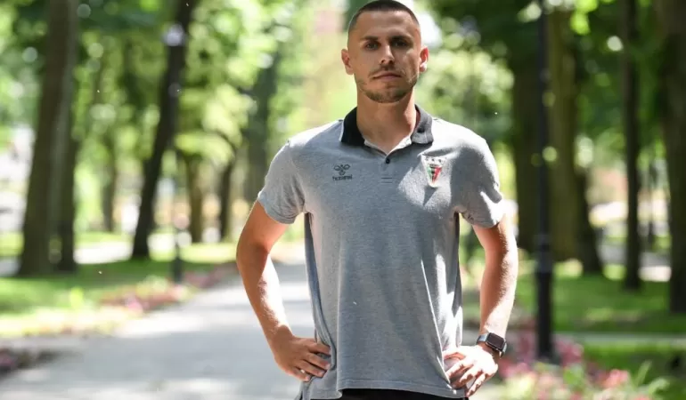 Przemysław Mystkowski nowym pomocnikiem trójkolorowych!