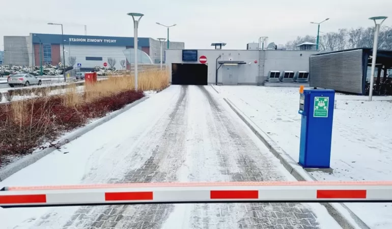 Parking wielopoziomowy przy stacji Tychy Lodowisko naprawiony!