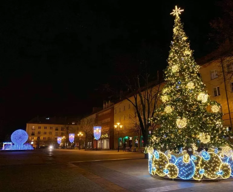 tychy,placbaczyńskiego,choinka,swieta,bozenarodzenie,silesia,lovesilesia,fotodnia,instagram