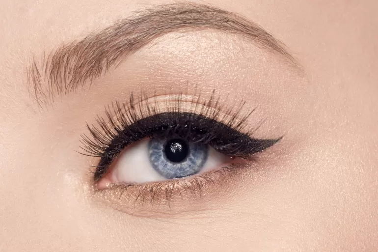 Jaki kolor eyelinera do niebieskich oczu?