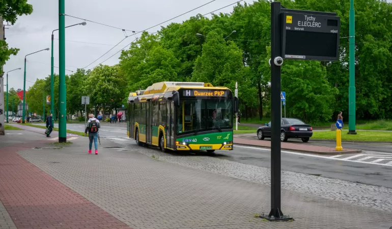 Nowe tablice elektroniczne na tyskich przystankach