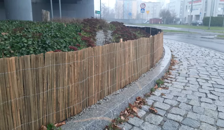 maty chroniące rośliny