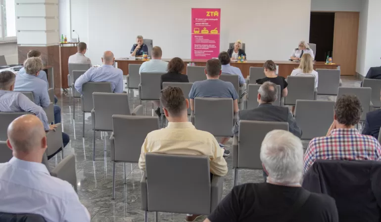 W spotkaniu poświęconym dodatkowym kontrolom kierowców wzięli udział przedstawiciele ZTM, KWP, WITD oraz przewoźnik