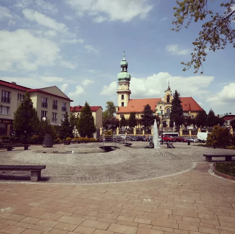 tychy,rynek,kosciol,fontanna,wiosna,17maja,slonce,silesia,lovesilesia,fotodnia,instagram