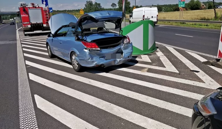 Zderzenie osobówek na trasie DK-1