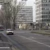 [Historyczne zdjęcie] Tyskie skrzyżowanie, lata 90. Fiat 125p i trolejbus ZIU