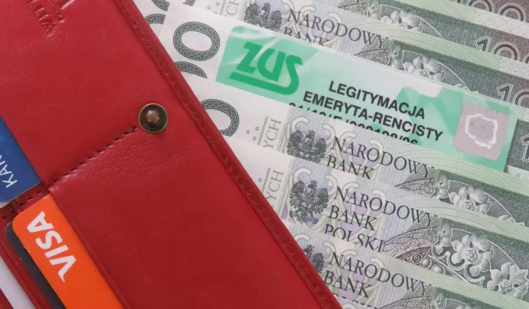 Pierwsze "trzynastki" już na kontach emerytów. Rozpoczęto wypłaty