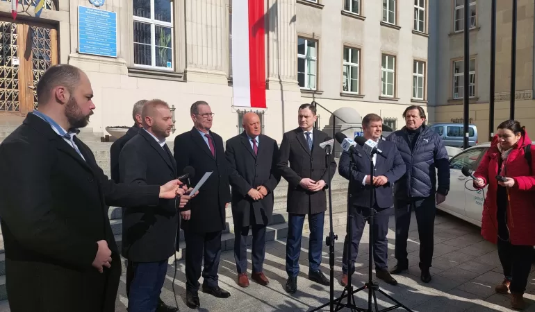 Radni PiS złożyli wniosek o odwołanie marszałka Jakuba Chełstowskiego