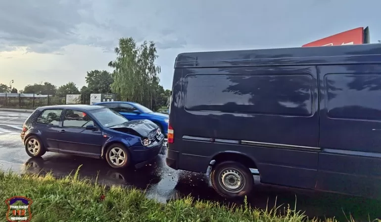 Nie wyhamował przed przejściem dla pieszych. Kolizja na ul. Katowickiej - 24.07.2023