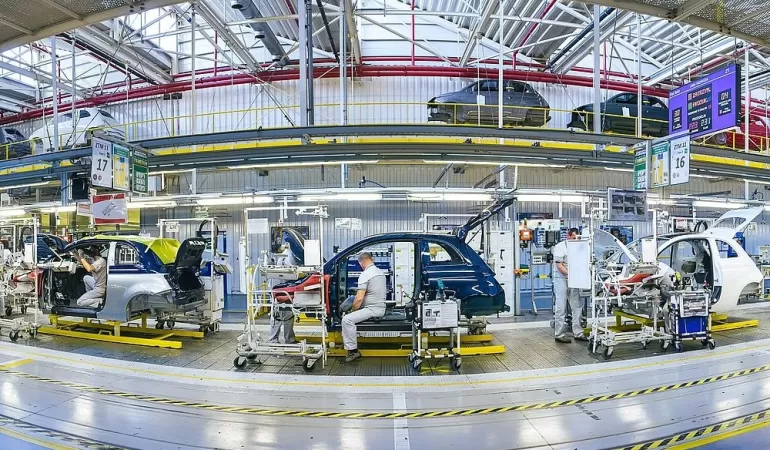 Linia montażowa w fabryce Stellantis w Tychach, fiat