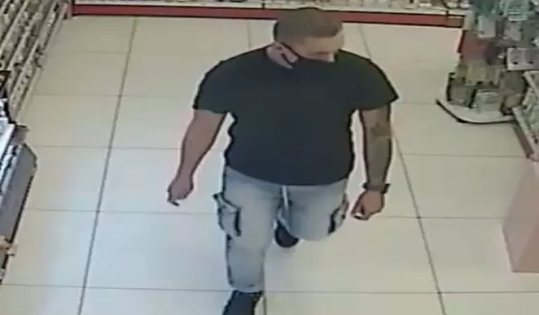 Może mieć związek z kradzieżą perfum