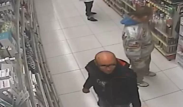 Ci mężczyźni mogą mieć informacje ws. kradzieży