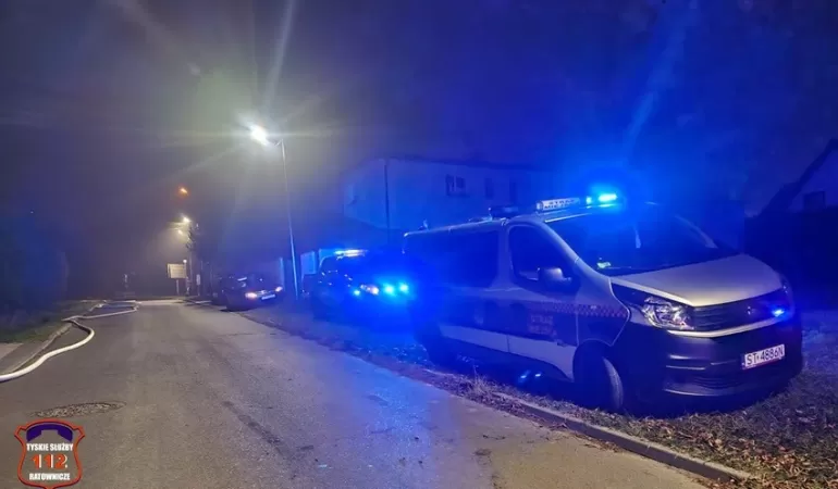 Pożar garażu. Spłonął samochód i sprzęt budowlany