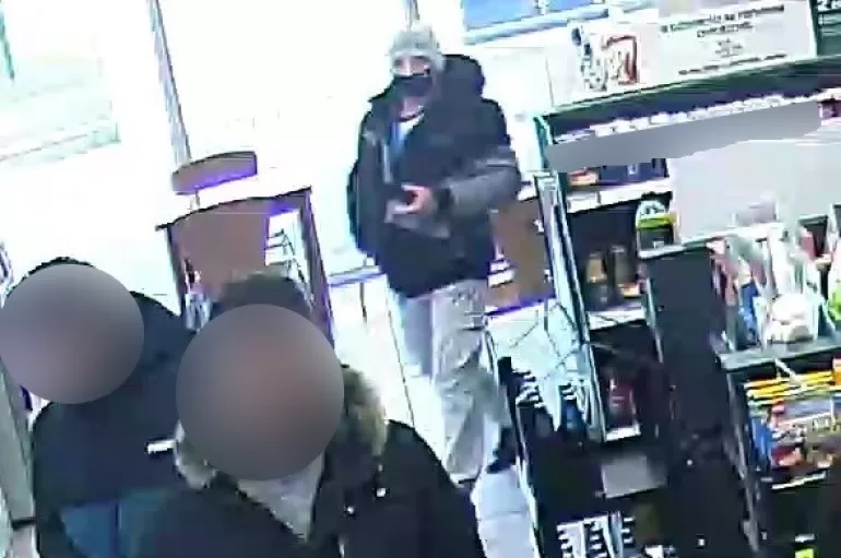 Kradzież na stacji paliw. On może mieć z nią związek